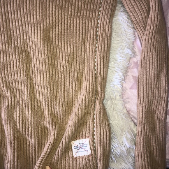 GUESS Sweater - Picture 3 of 3